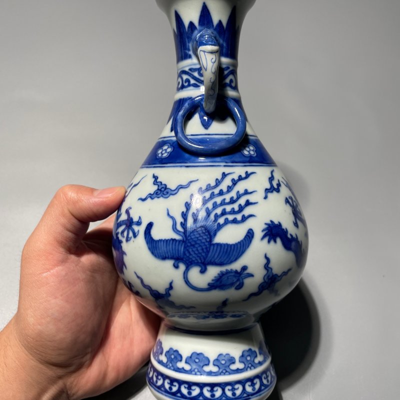 清晚期 仿万历青花龙凤纹兽耳瓶一对 - 图11