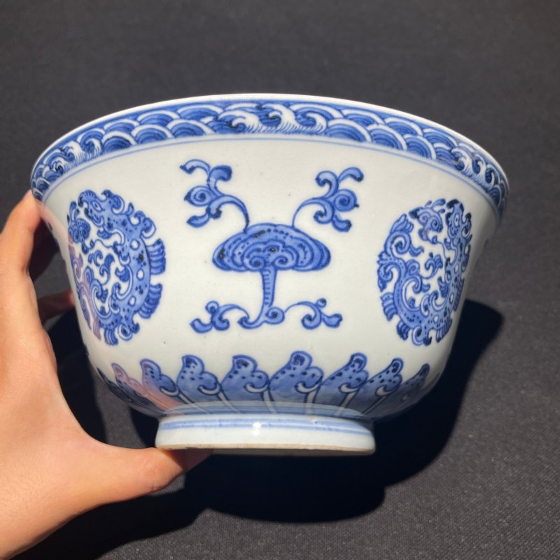 清乾隆 青花灵芝团龙纹碗 - 图3
