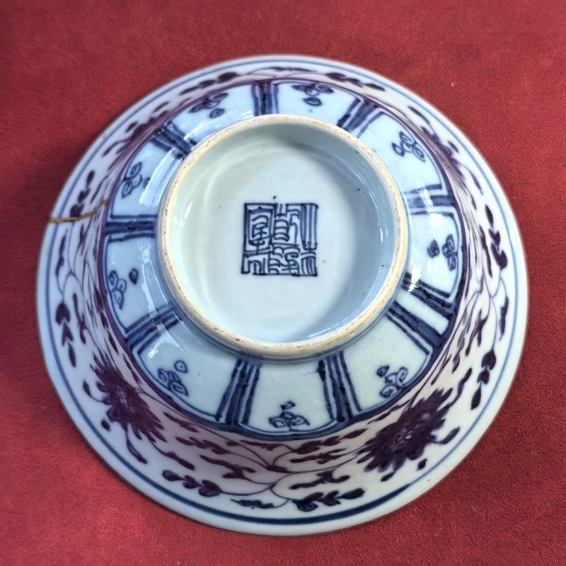 清乾隆 青花缠枝莲纹盖碗 - 图13