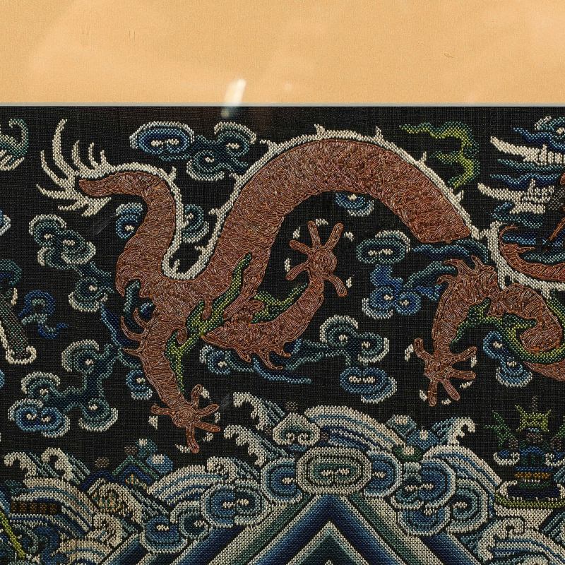 清光绪 石青地纳纱盘金龙纹膝襕 - 图4