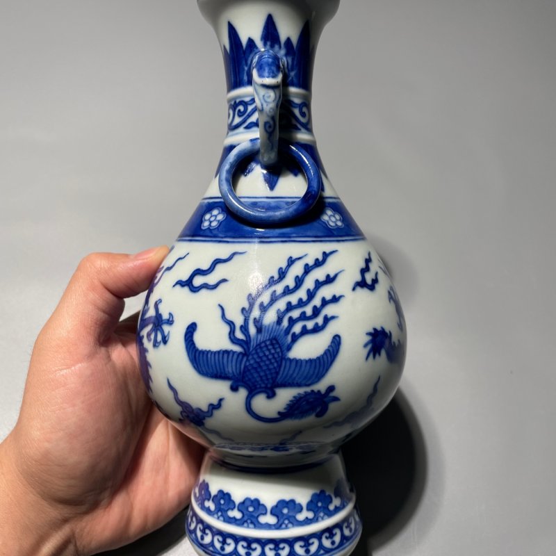 清晚期 仿万历青花龙凤纹兽耳瓶一对 - 图13
