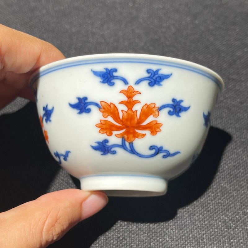 清道光 青花矾红宝相花纹杯 - 图2