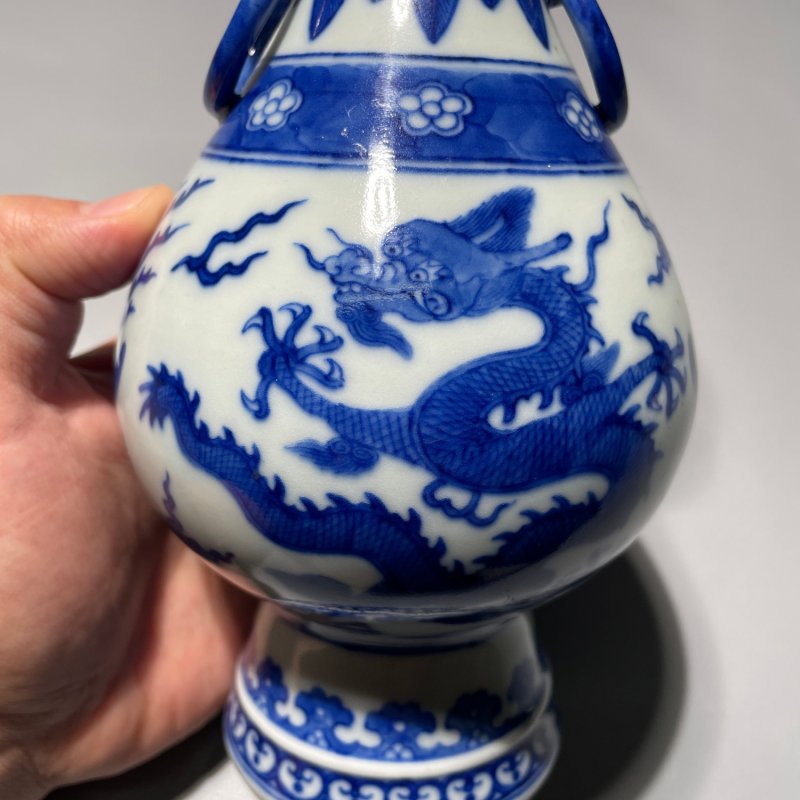 清晚期 仿万历青花龙凤纹兽耳瓶一对 - 图14