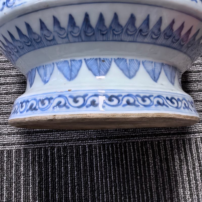 清乾隆 青花缠枝花卉纹盘口瓶 - 图13