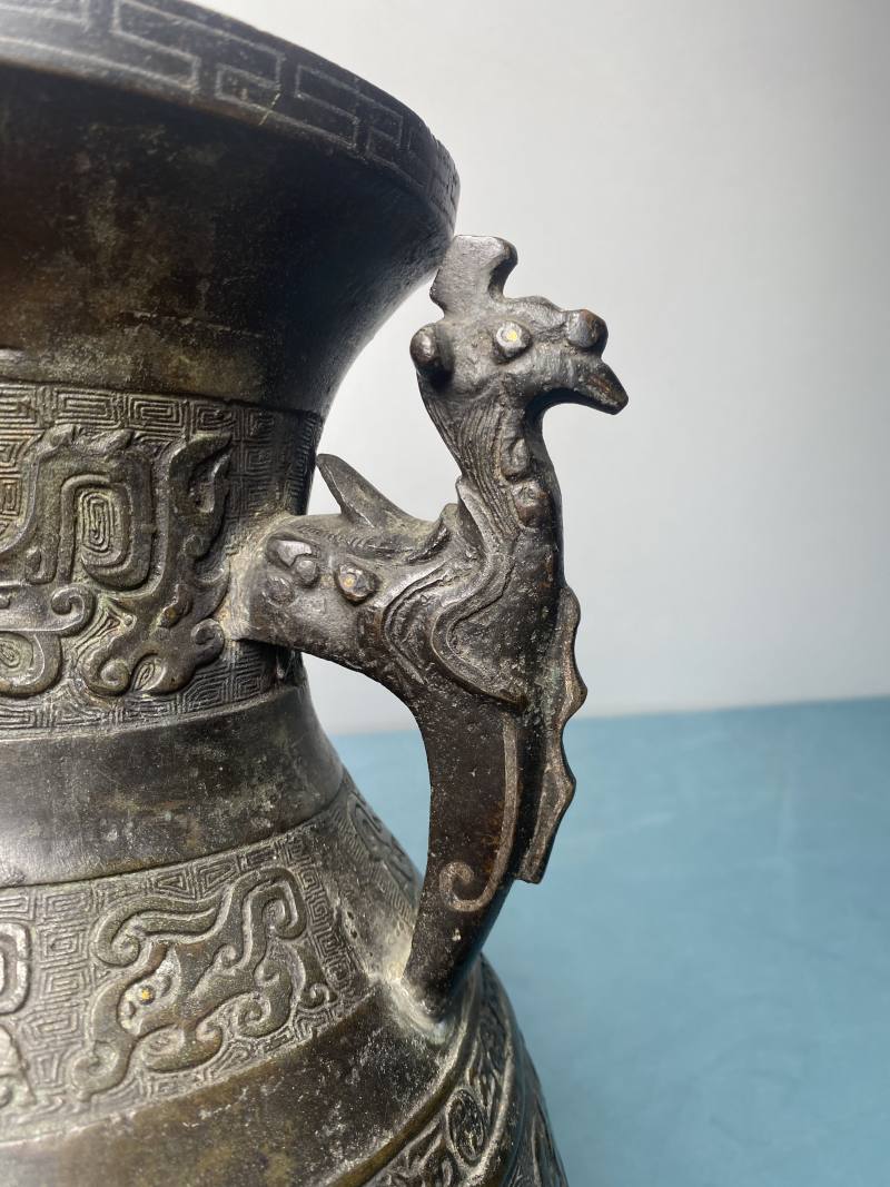 明 铜带铭文错金银饕餮纹凤耳瓶 - 图14
