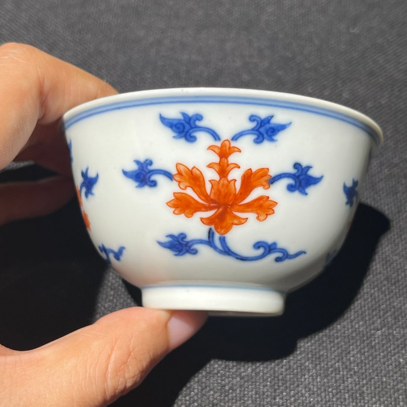 清道光 青花矾红宝相花纹杯 - 图4