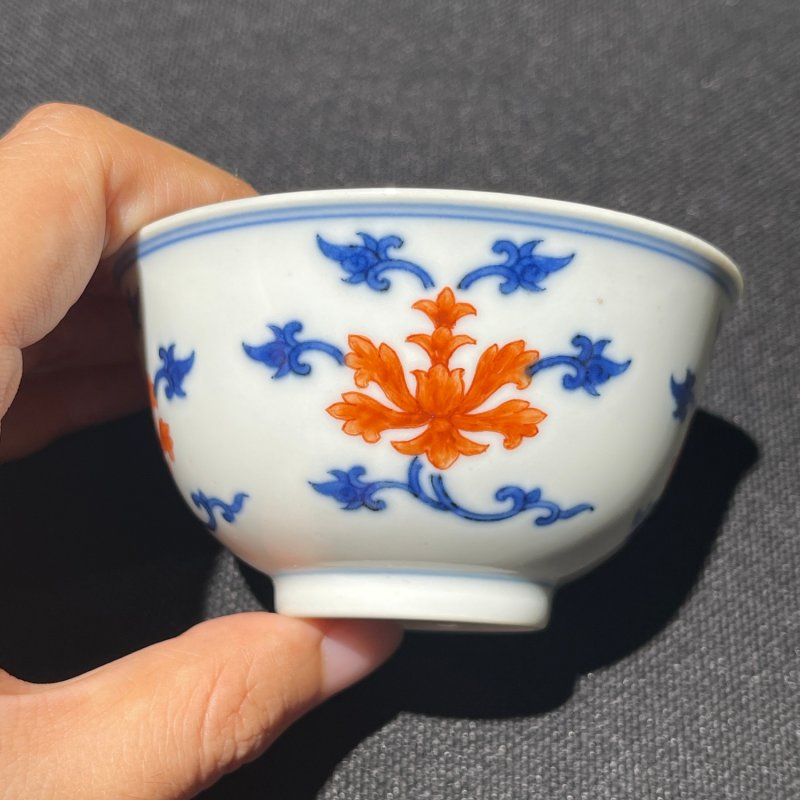 清道光 青花矾红宝相花纹杯 - 图5