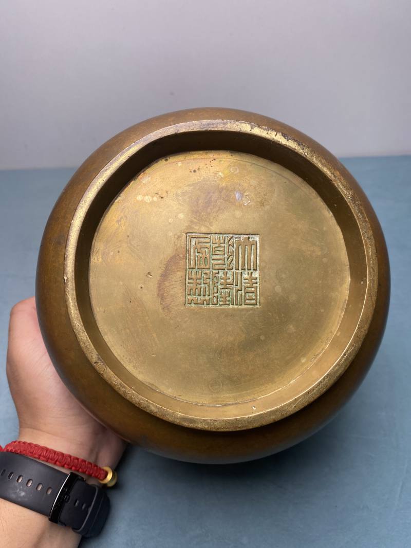 清 “大清乾隆年制” 款铜双龙戏珠纹花盆一对 - 图29