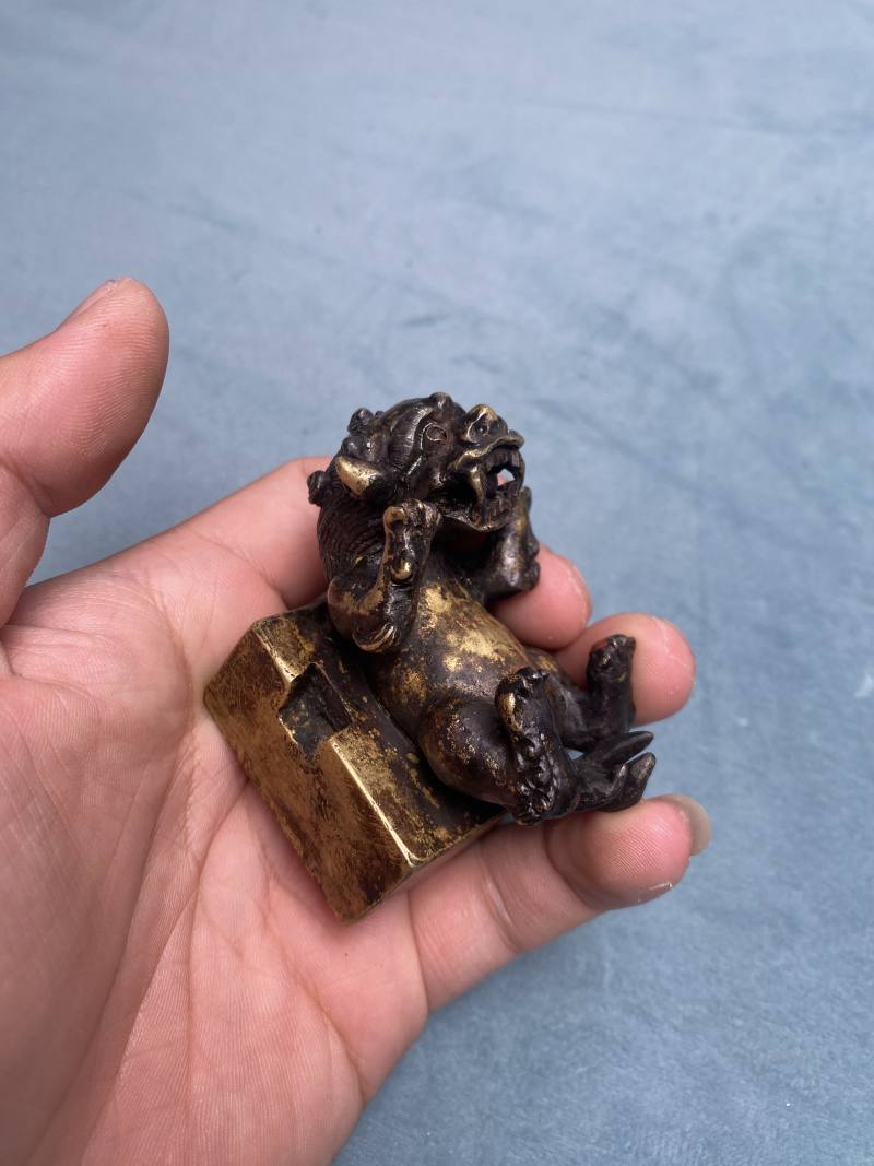 清乾隆 铜太狮少狮钮偈语章 - 图27