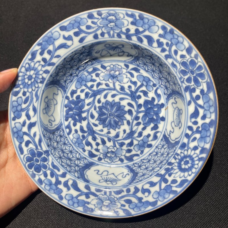 清康熙 青花花卉纹折沿盘一组两件 - 图2