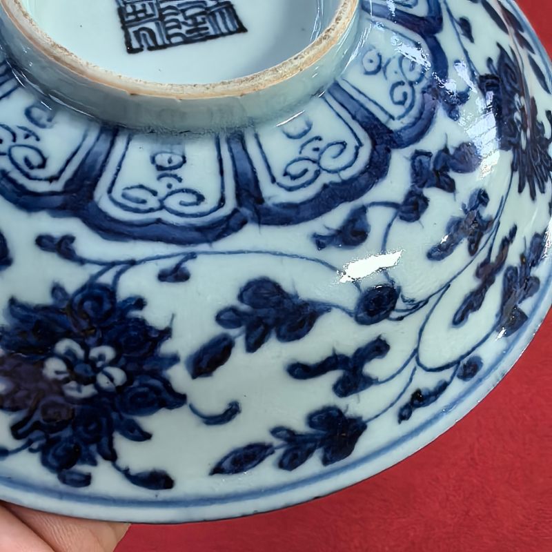 清乾隆 青花缠枝莲纹盖碗 - 图19