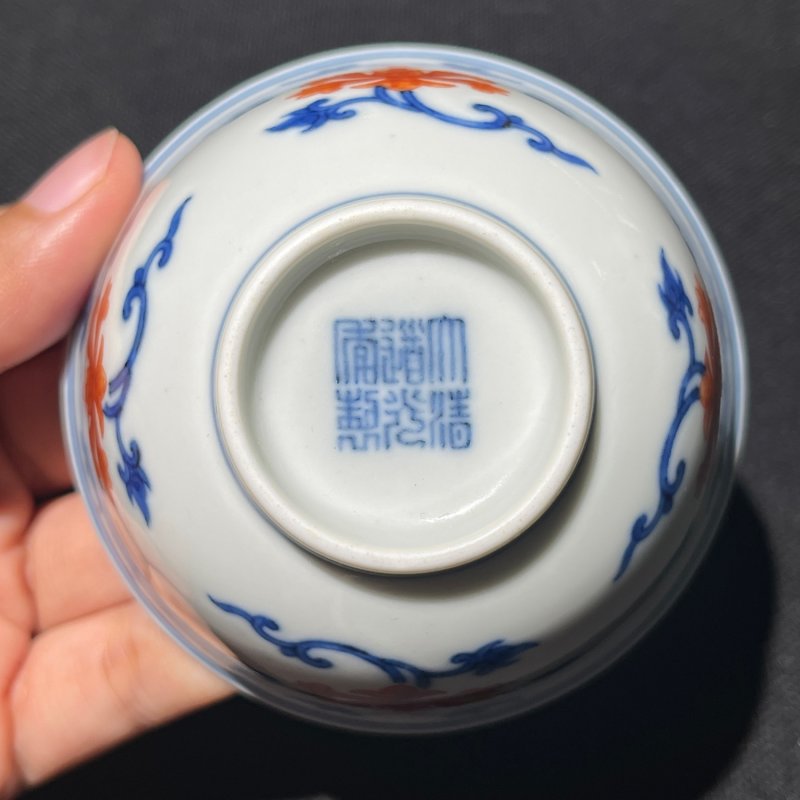清道光 青花矾红宝相花纹杯 - 图7