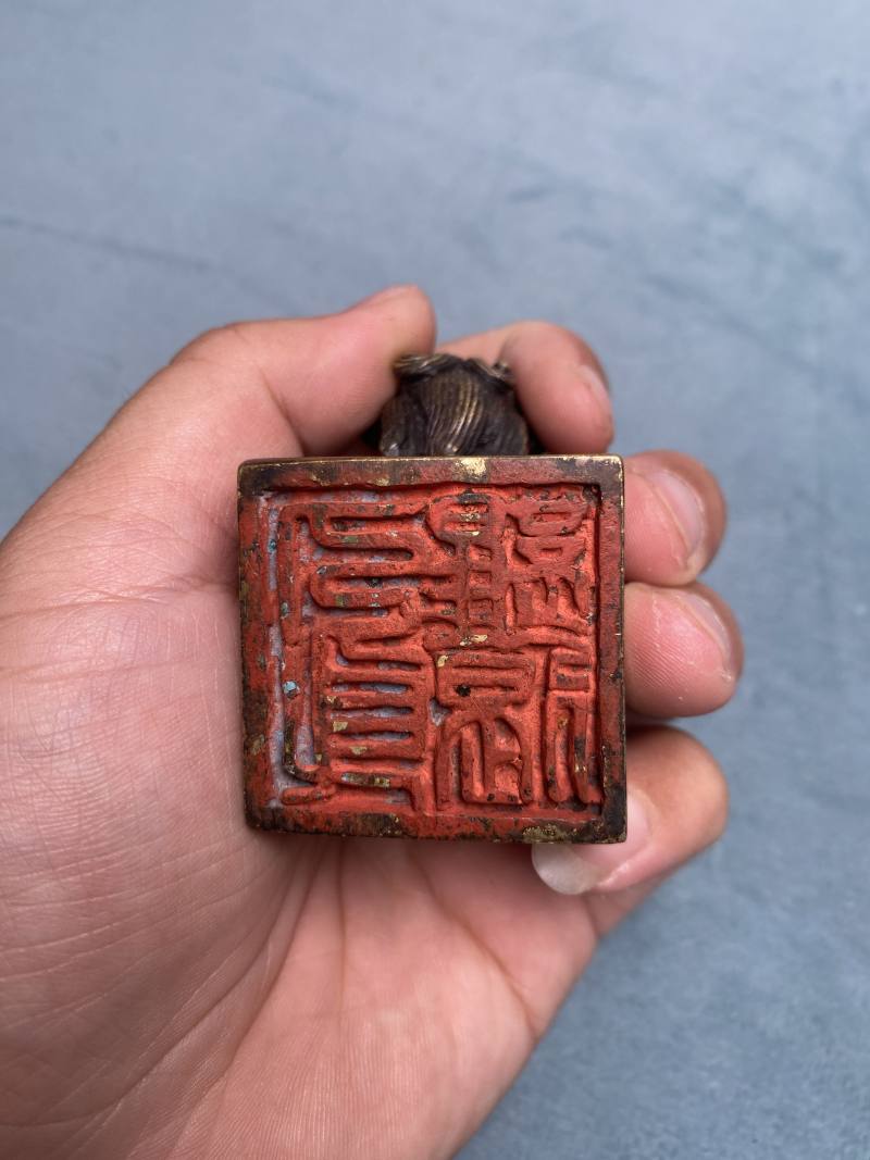 清乾隆 铜太狮少狮钮偈语章 - 图28