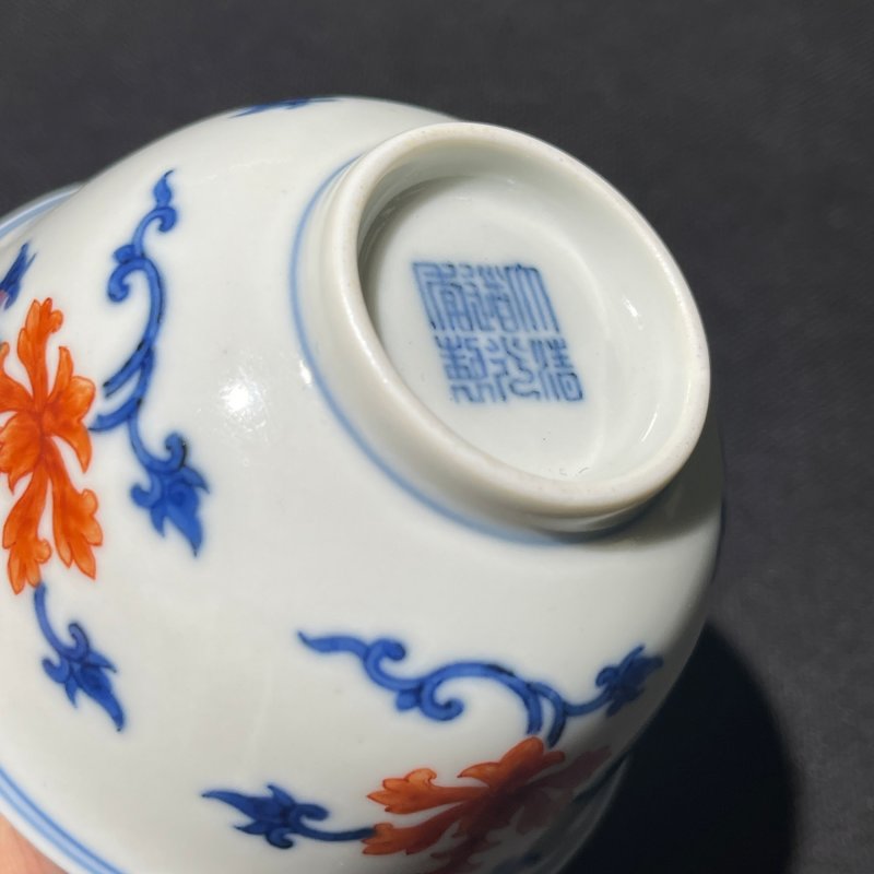 清道光 青花矾红宝相花纹杯 - 图8