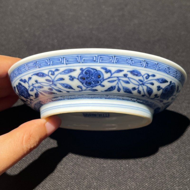 清乾隆 青花一把莲纹小盘 - 图4