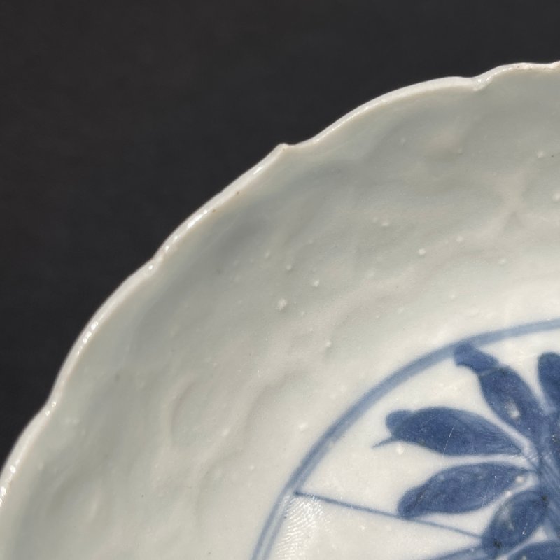 明晚期 青花博古瓶纹葵口碟 - 图5