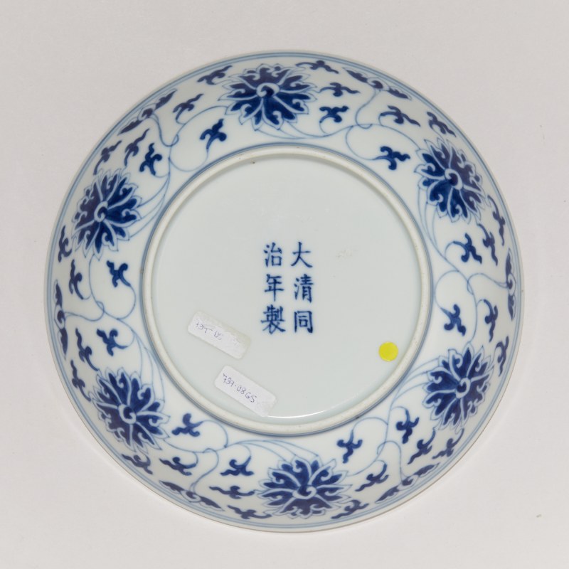 清同治 青花缠枝莲纹盘 - 图2