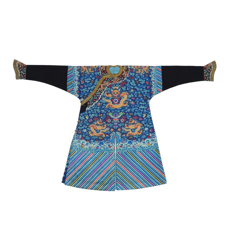 清 蓝地彩绣盘金龙纹吉服袍