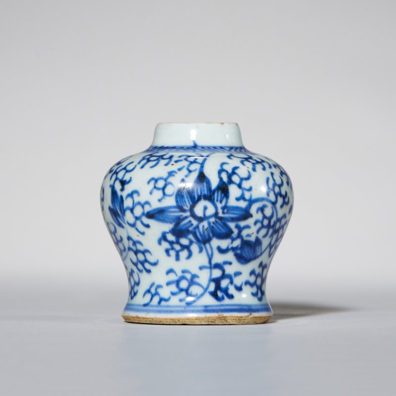 清乾隆 青花缠枝花卉纹小天字罐