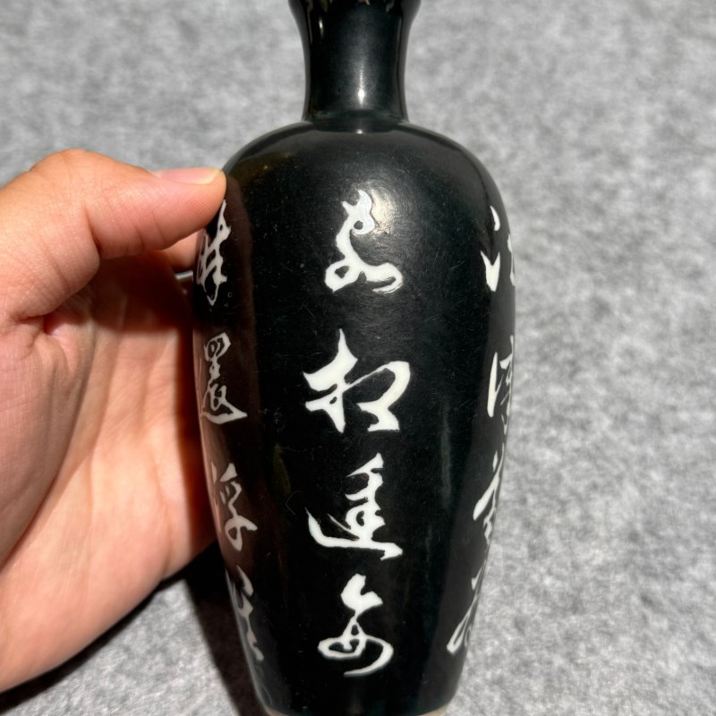 清康熙 黑地留白诗文梅瓶 - 图3