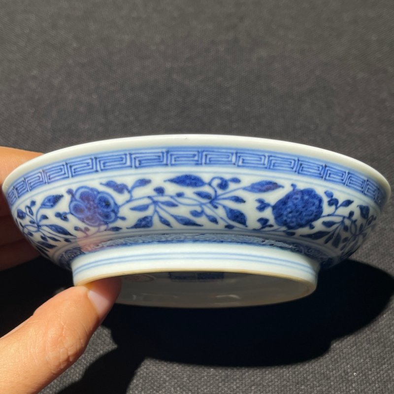 清乾隆 青花一把莲纹小盘 - 图5