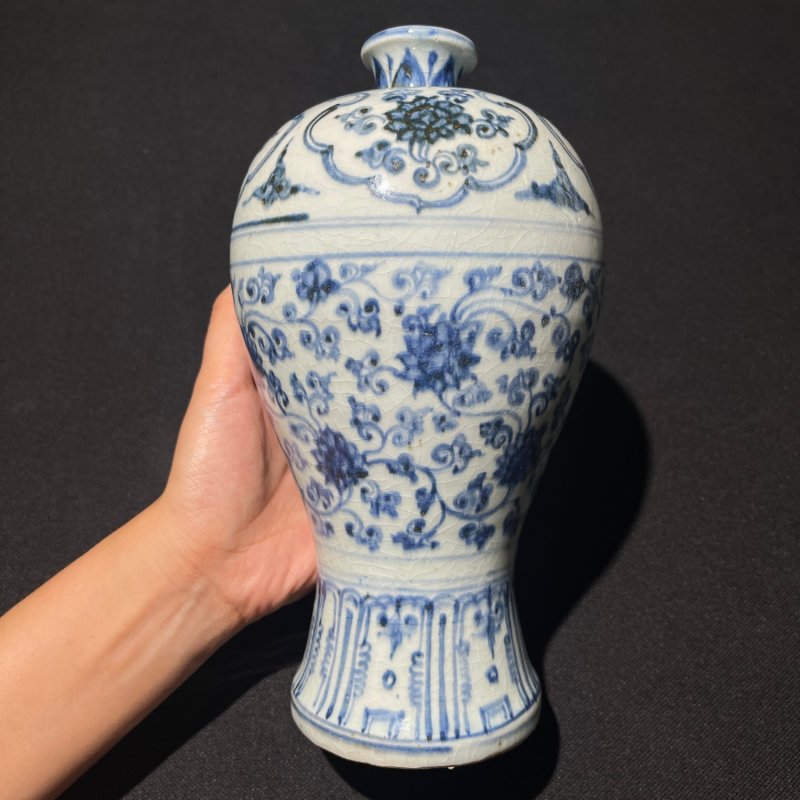 明中期 青花缠枝莲纹梅瓶 - 图2