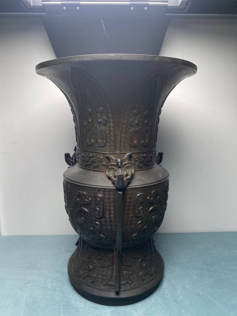 清早期 铜带铭文兽面纹铺首尊 - 图10