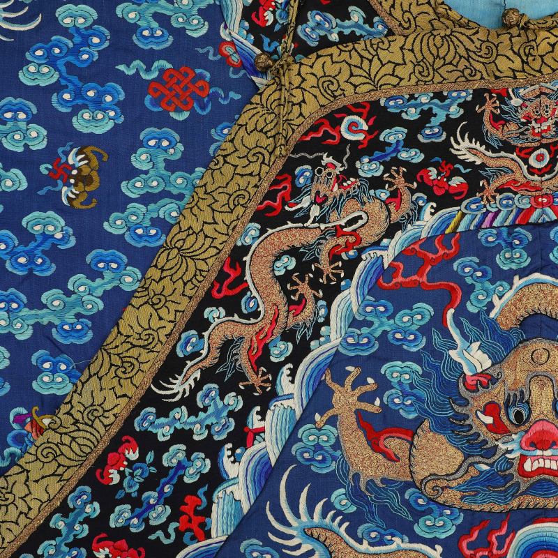 清 蓝地彩绣盘金龙纹吉服袍 - 图6