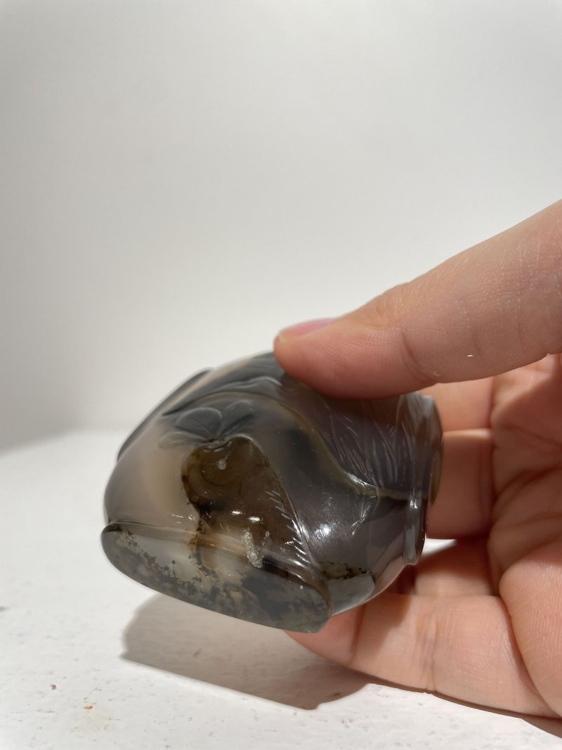 十九世紀 瑪瑙花鳥紋、蔬果紋鼻煙壺二件 | TWO SHADOW AGATE SNUFF BOTTLES - 图24