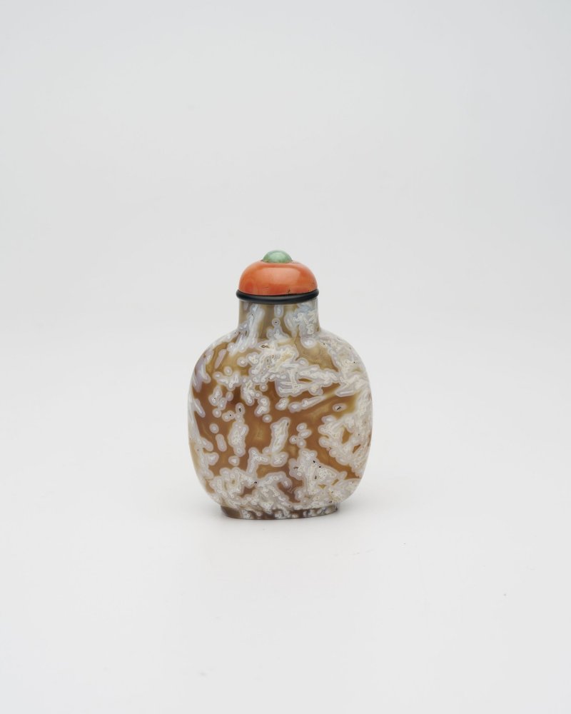 十九世紀 灯心草瑪瑙鼻煙壺、珊瑚點翡翠蓋 | A 'MACARONI' AGATE SNUFF BOTTLE - 图10