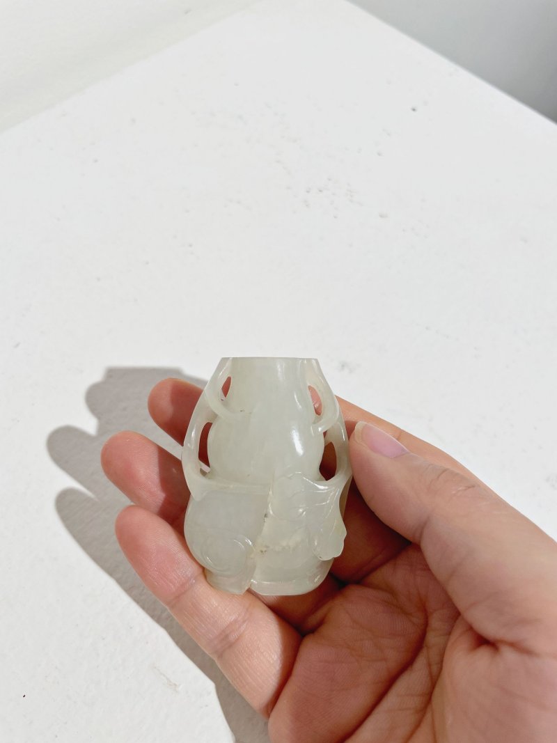 十九世紀 白玉葫蘆形鼻煙壺 | A WHITE JADE 'DOUBLE GOURD' SNUFF BOTTLE - 图5