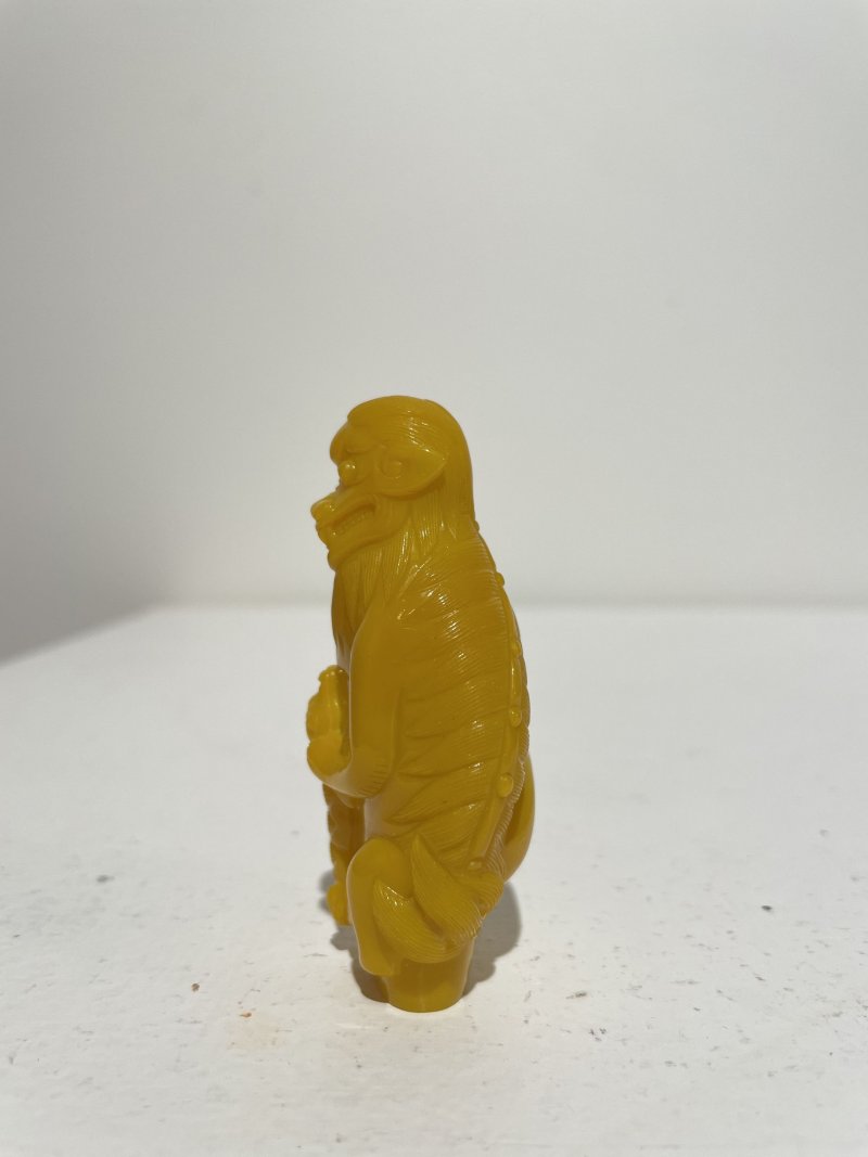 民國 雞油黃玻璃蓮瓣紋、「代代封侯」鼻煙壺二件及鼻煙碟二件 | TWO YELLOW GLASS SNUFF BOTTLES AND TWO SNUFF DISHES - 图10