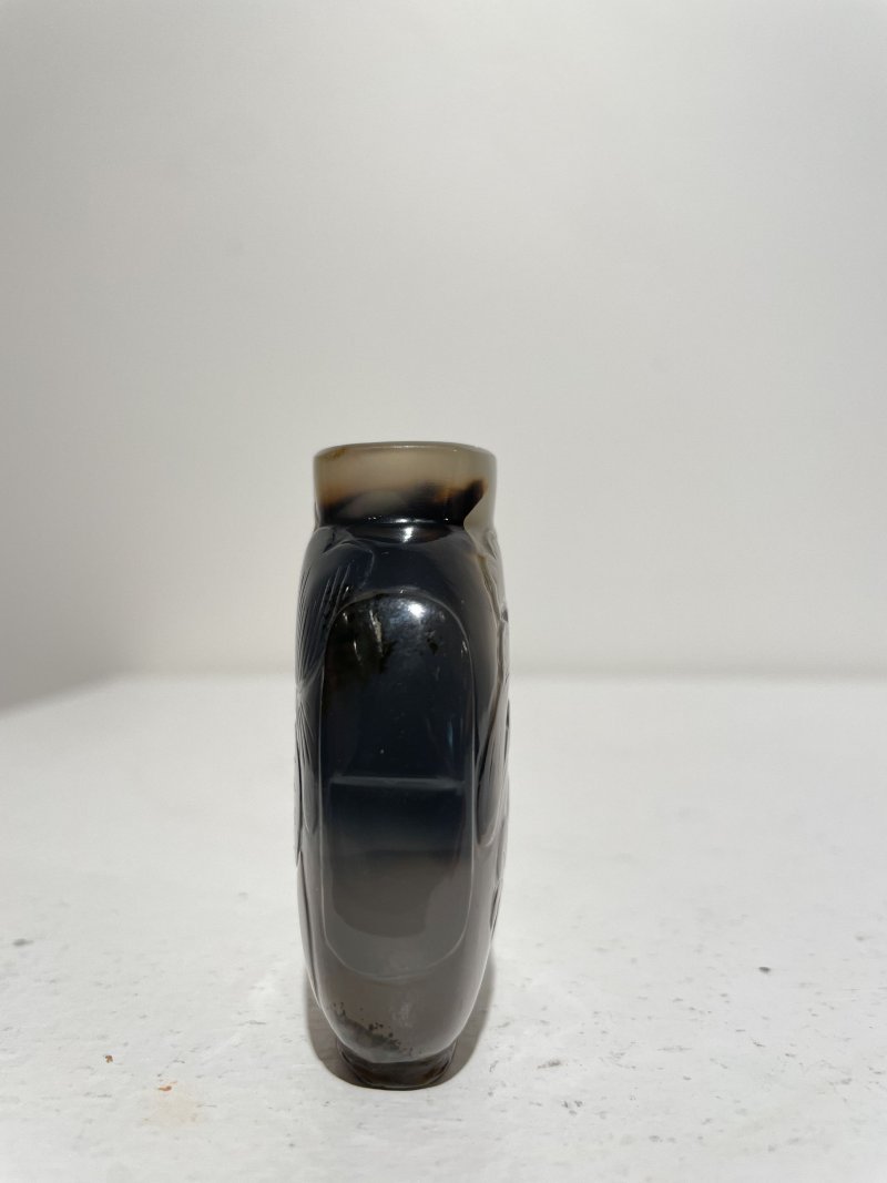 十九世紀 瑪瑙花鳥紋、蔬果紋鼻煙壺二件 | TWO SHADOW AGATE SNUFF BOTTLES - 图6