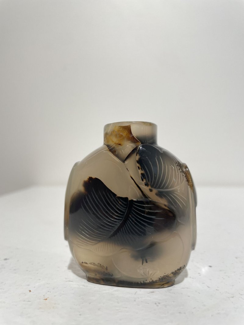 十九世紀 瑪瑙花鳥紋、蔬果紋鼻煙壺二件 | TWO SHADOW AGATE SNUFF BOTTLES - 图28