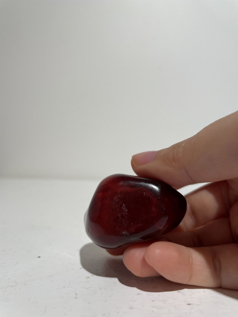 十八/十九世紀 琥珀隨形鼻煙壺 | AN AMBER PEBBLE-SHAPED SNUFF BOTTLE - 图19