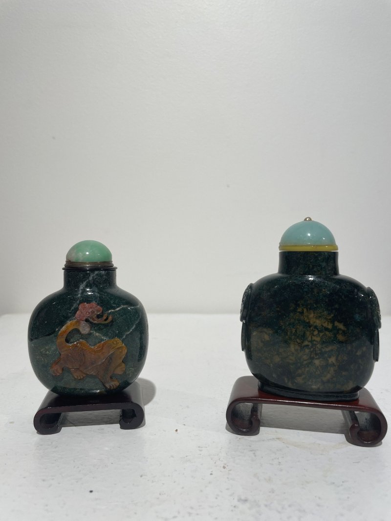 十九/二十世紀 羊肝瑪瑙耄耋紋、水藻瑪瑙鼻煙壺二件 | A JASPER 'CAT AND BUTTERFLY' AND A MOSS AGATE SNUFF BOTTLE - 图20