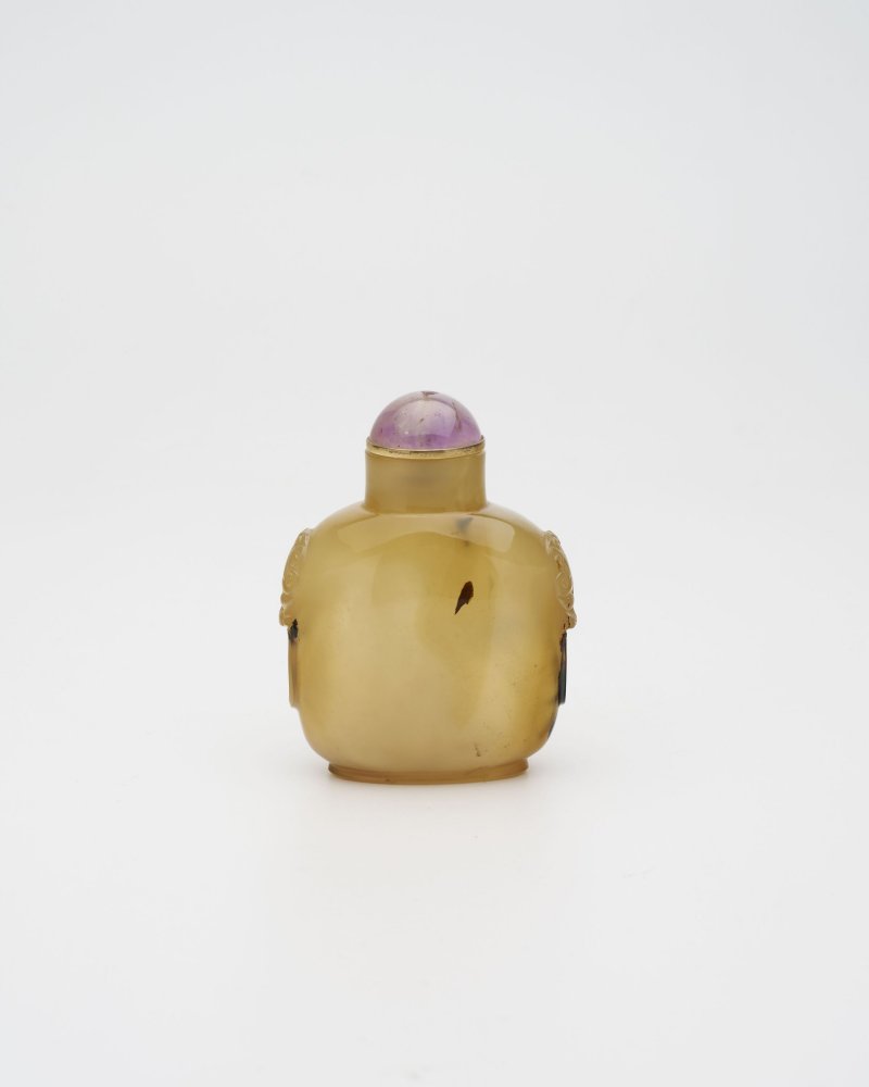 十九世紀 影瑪瑙⌈松鼠葡萄⌋鼻煙壺 | A SHADOW AGATE 'SQUIRREL AND GRAPES' SNUFF BOTTLE - 图2