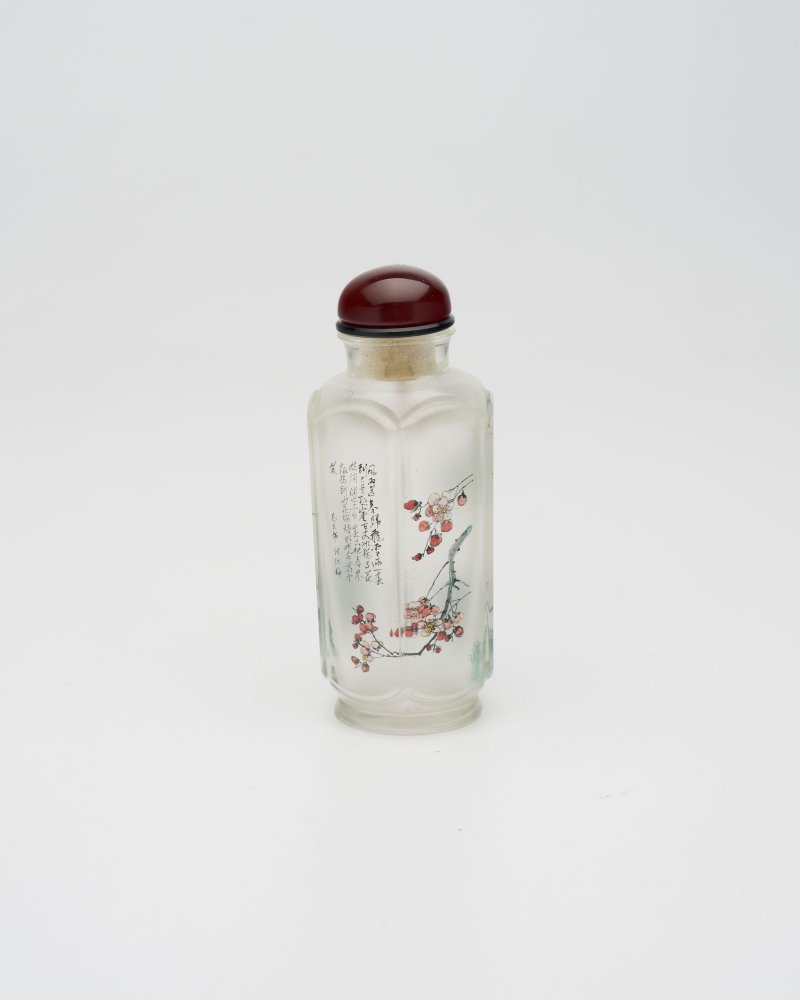 十九世紀七十年代 玻璃内畫⌈梅蘭竹•《詠梅》⌋鼻烟壺 | AN INSIDE PAINTED HEXAGONAL GLASS 'ORCHID AND BAMBOO' SNUFF BOTTLE