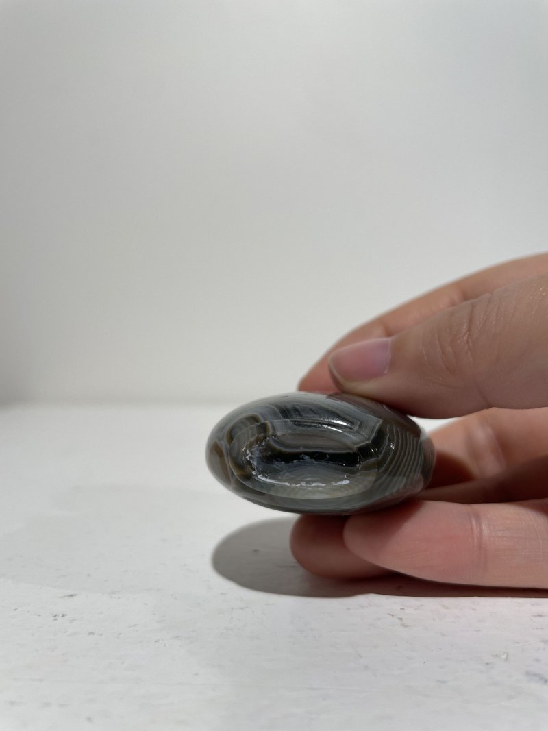 十九世紀 瑪瑙天然紋鼻煙壺二件 | TWO STRIATED AGATE SNUFF BOTTLES - 图4