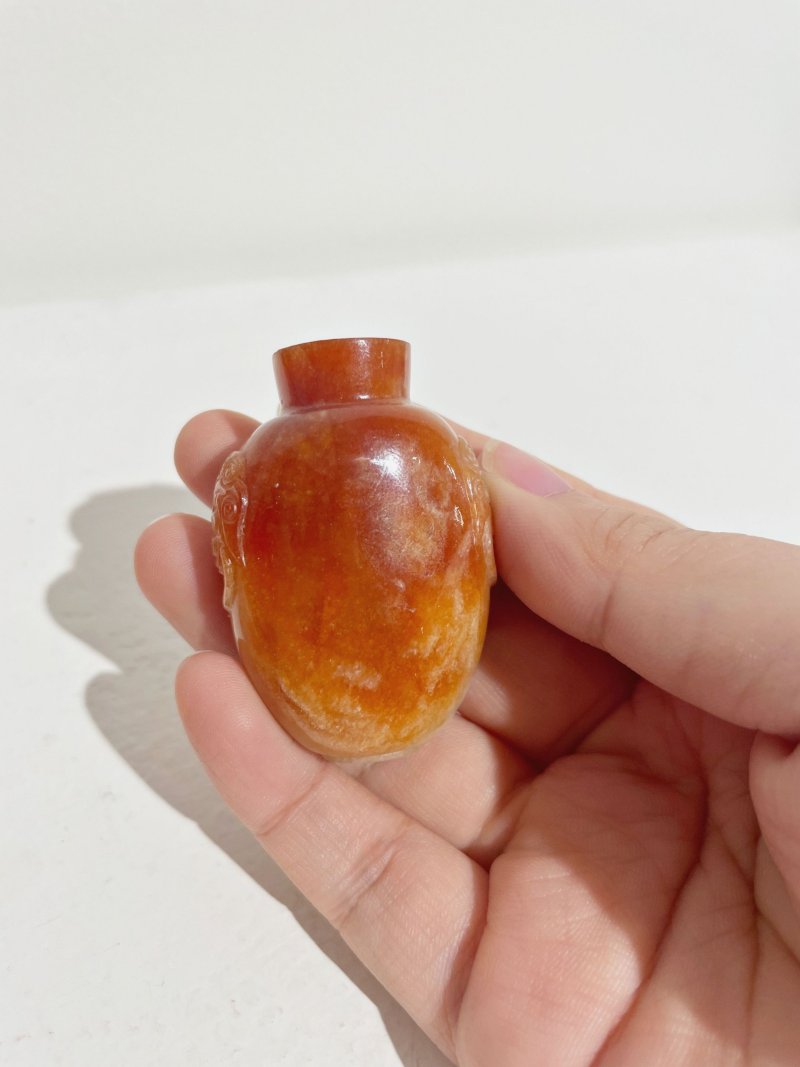晚清 雙色翡翠鼻煙壺、翡翠蓋 | A RUSSET AND GREENISH WHITE JADEITE SNUFF BOTTLE - 图25