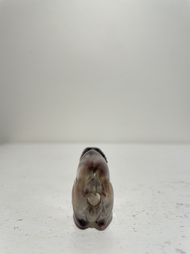 十九世紀 玻璃「猴」、「犬」、「羊」鼻煙壺三件 | THREE BI-COLOUR GLASS 'ZODIAC ANIMALS' SNUFF BOTTLES - 图5