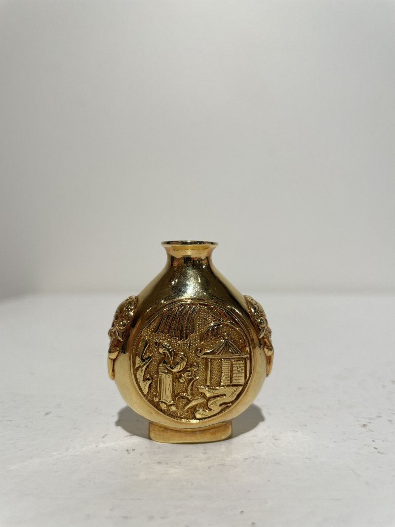 二十世紀 鑄金開光人物花卉紋鼻煙壺 | A GOLD 'PEONY AND LANDSCAPE' SNUFF BOTTLE - 图6