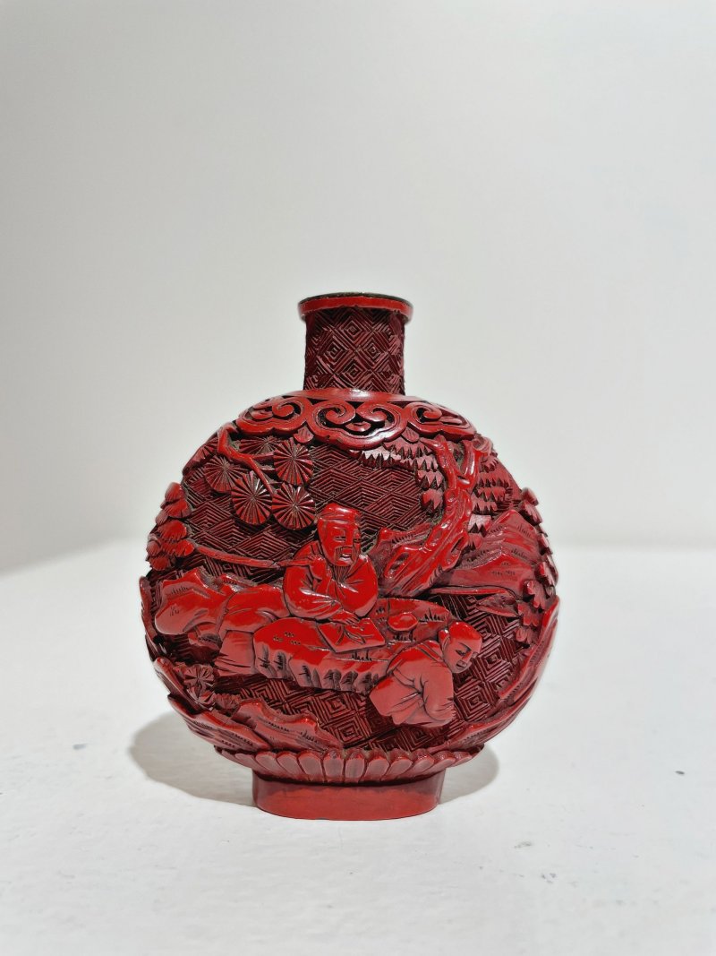 十九世紀 剔紅山水人物紋鼻煙壺、木雕石紋座 | A CINNABAR LACQUER 'FIGURES IN LANDSCAPE' SNUFF BOTTLE - 图8