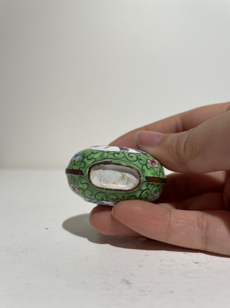 傳承： | TWO PAINTED ENAMEL, TWO CLOISONNÉ, AND A FAMILLE ROSE SNUFF BOTTLE - 图32