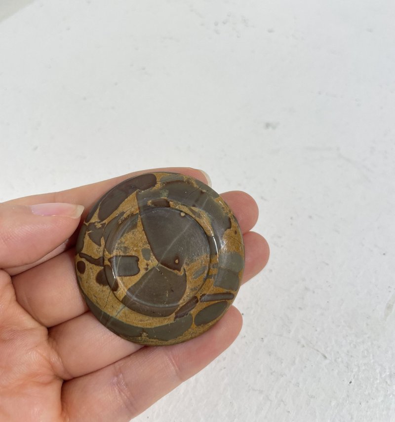（壺）十八/十九世紀 抱子石素面鼻煙壺及煙碟 | A PUDDINGSTONE SNUFF BOTTLE AND A SNUFF DISH - 图2