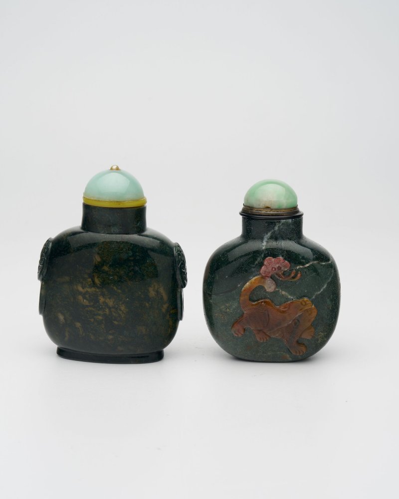 十九/二十世紀 羊肝瑪瑙耄耋紋、水藻瑪瑙鼻煙壺二件 | A JASPER 'CAT AND BUTTERFLY' AND A MOSS AGATE SNUFF BOTTLE - 图21