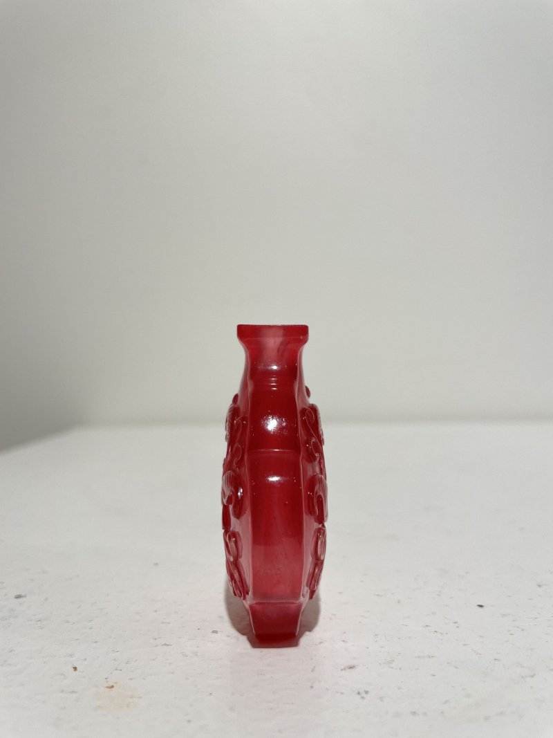 十九/二十世紀 綠色玻璃蓮花紋、粉色玻璃蓮花紋鼻煙壺二件 | A PINK 'FLORAL', AND A GREEN 'FLORAL' GLASS SNUFF BOTTLE - 图20