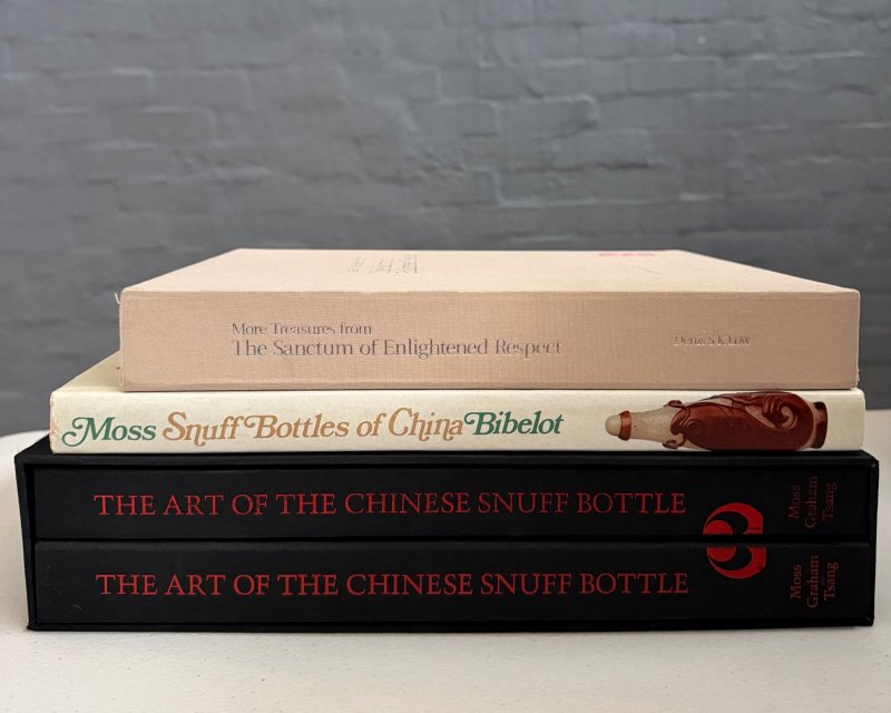 此拍品恕不設退款。 | A QUANTITY OF CHINESE SNUFF BOTTLE CATALOGUES AND REFERENCE BOOKS - 图3
