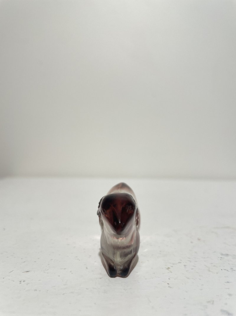 十九世紀 玻璃「猴」、「犬」、「羊」鼻煙壺三件 | THREE BI-COLOUR GLASS 'ZODIAC ANIMALS' SNUFF BOTTLES - 图31