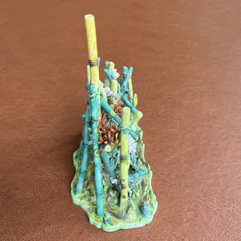 清 粉彩捏塑竹篱秋菊摆件 - 图5